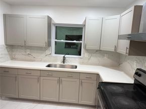 15860 102 Pl, Miami FL 33157