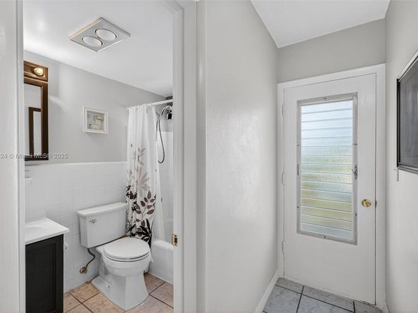 16901 NE 13th Ave 210, Miami FL 33162