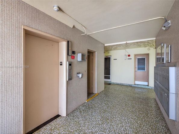 16901 NE 13th Ave 210, Miami FL 33162