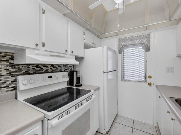 16901 NE 13th Ave 210, Miami FL 33162