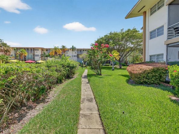 16901 NE 13th Ave 210, Miami FL 33162