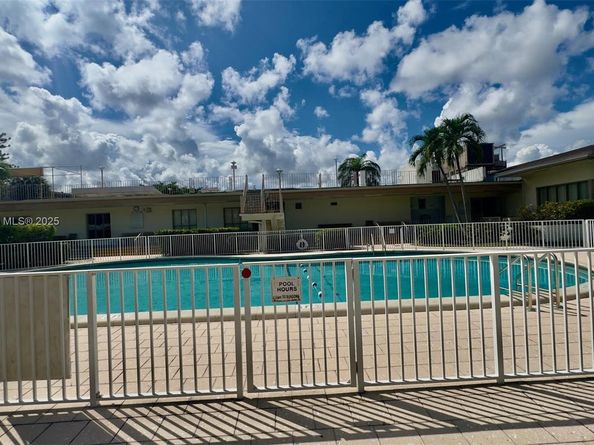 16901 NE 13th Ave 309, Miami FL 33162