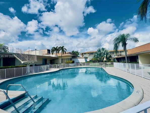 16901 NE 13th Ave 309, Miami FL 33162