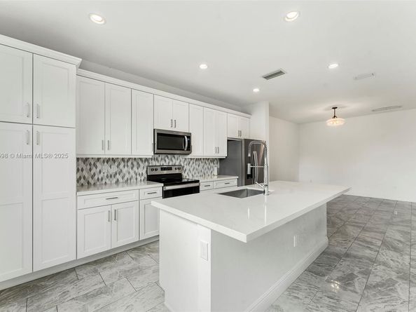 552 Parsons Way, Deerfield Beach FL 33442