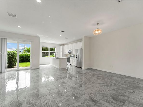 552 Parsons Way, Deerfield Beach FL 33442