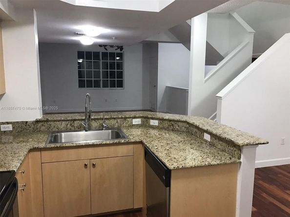 2821 NE 185th St 408, Aventura FL 33180