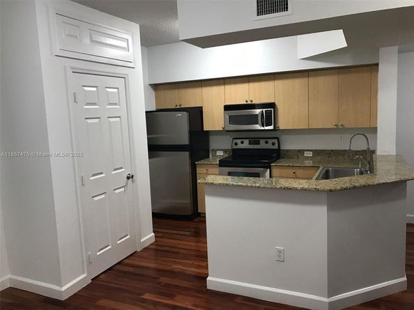 2821 NE 185th St 408, Aventura FL 33180