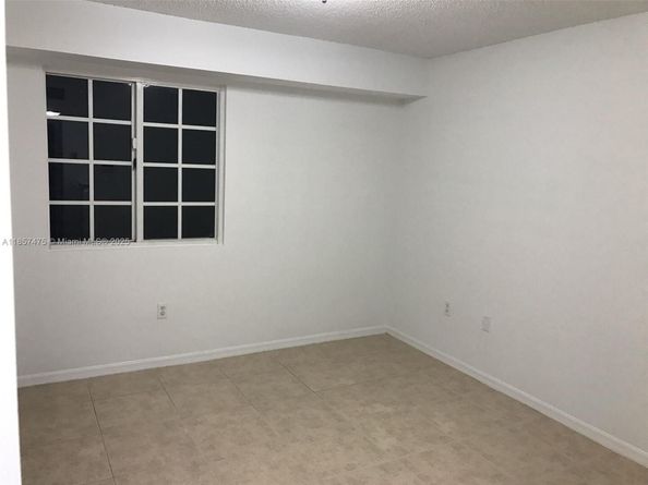 2821 NE 185th St 408, Aventura FL 33180