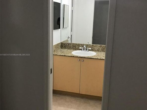 2821 NE 185th St 408, Aventura FL 33180