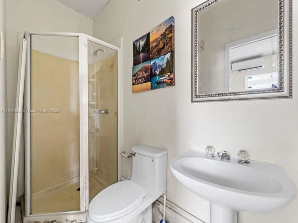 6572 SW 8th Ct, North Lauderdale FL 33068