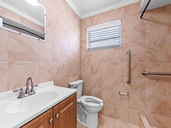 6572 SW 8th Ct, North Lauderdale FL 33068