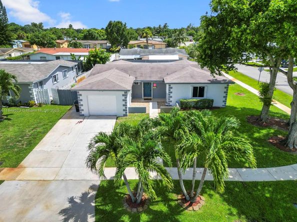 6572 SW 8th Ct, North Lauderdale FL 33068