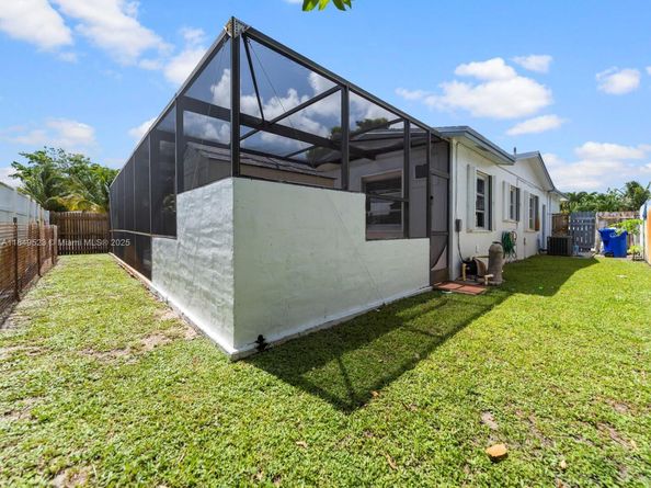 6572 SW 8th Ct, North Lauderdale FL 33068