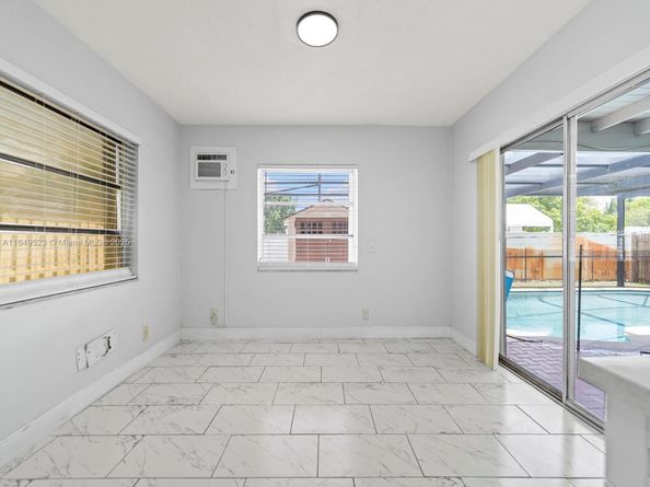 6572 SW 8th Ct, North Lauderdale FL 33068