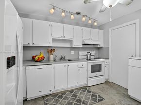 3050 NE 16th Ave 407, Oakland Park FL 33334