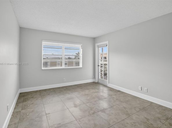 3050 NE 16th Ave 407, Oakland Park FL 33334