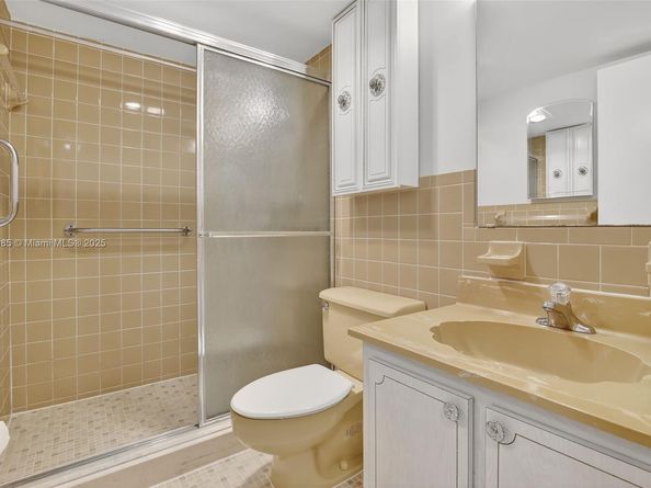 3050 NE 16th Ave 407, Oakland Park FL 33334