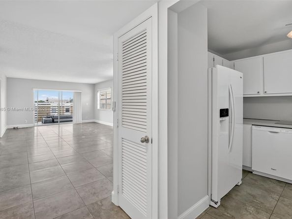 3050 NE 16th Ave 407, Oakland Park FL 33334