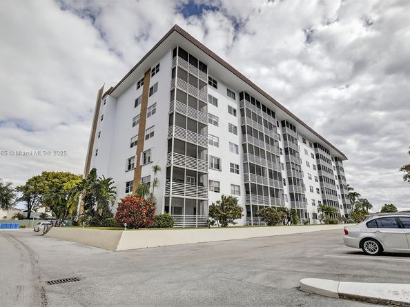 3050 NE 16th Ave 407, Oakland Park FL 33334