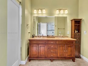 2117 NE 40th Rd, Homestead FL 33033