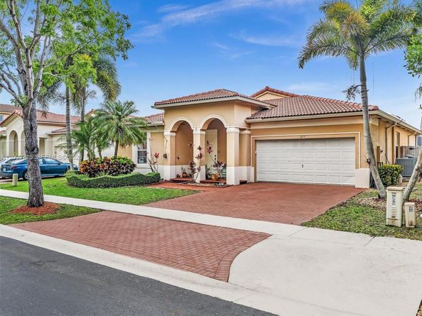 2117 NE 40th Rd, Homestead FL 33033
