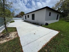 1112 NW 81st St, Miami FL 33150