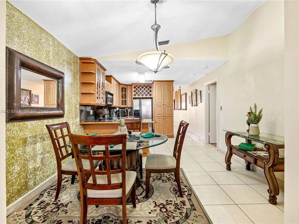 2462 W 65th St, Hialeah FL 33016