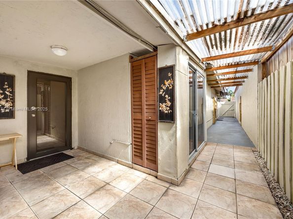 2462 W 65th St, Hialeah FL 33016