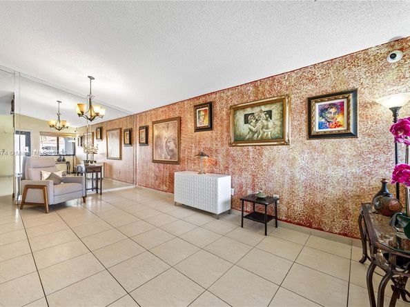 2462 W 65th St, Hialeah FL 33016