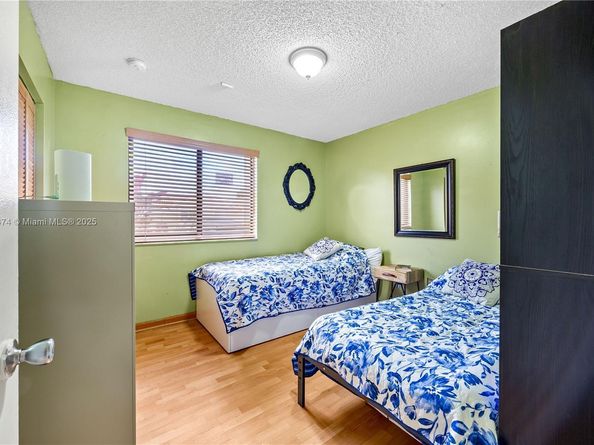 2462 W 65th St, Hialeah FL 33016
