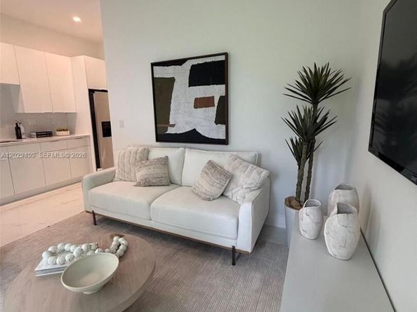 2938 NW 27th St 2938, Miami FL 33142