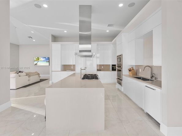 3275 Islewood Ave, Weston FL 33332
