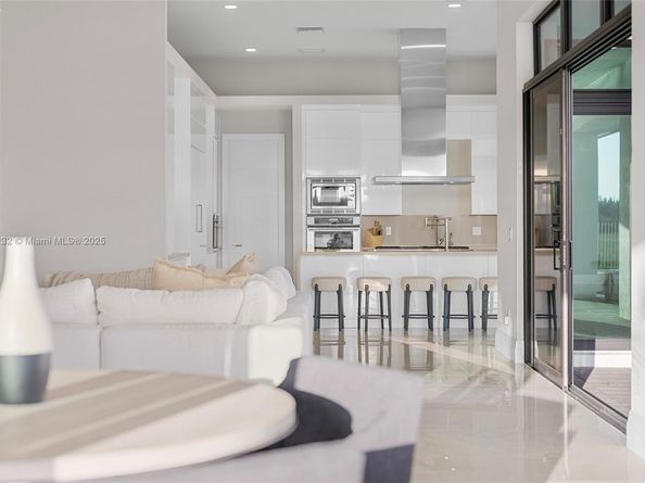 3275 Islewood Ave, Weston FL 33332