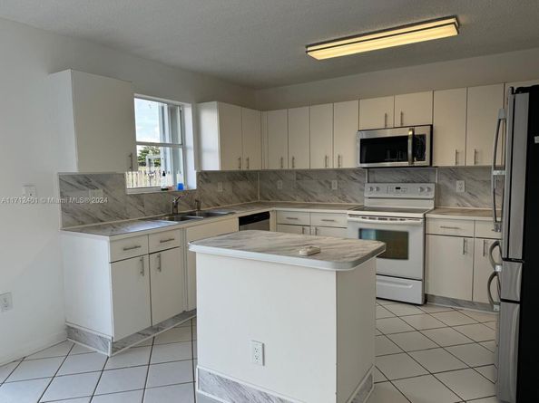 12149 NW 34th St, Sunrise FL 33323