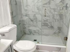 18921 W Oakmont Dr, Hialeah FL 33015