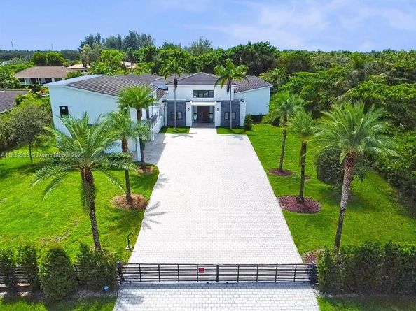 11350 NW 8th St, Plantation FL 33325