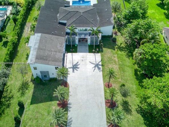11350 NW 8th St, Plantation FL 33325
