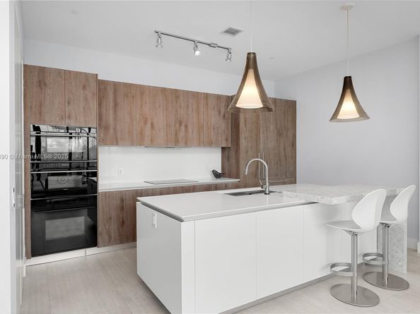 650 NE 32nd St BH7, Miami FL 33137