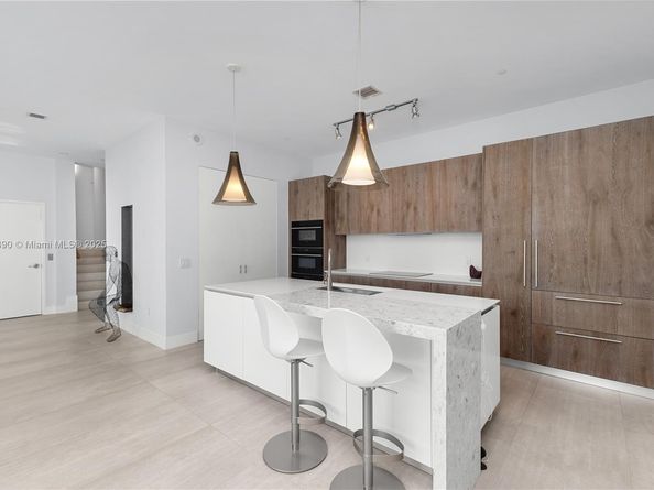 650 NE 32nd St BH7, Miami FL 33137