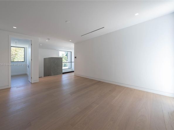 215 Shore Dr S, Miami FL 33133