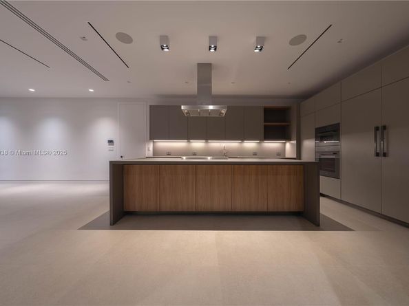 215 Shore Dr S, Miami FL 33133