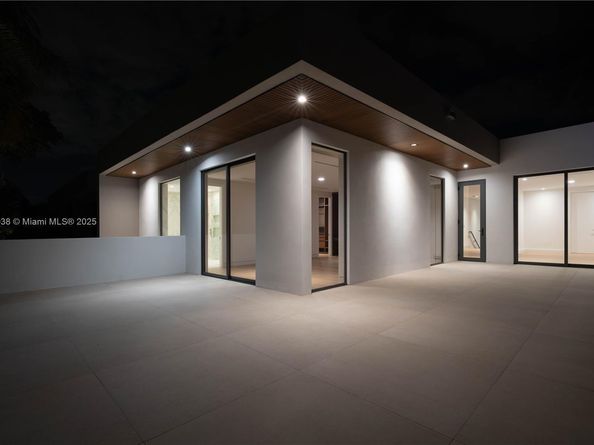 215 Shore Dr S, Miami FL 33133