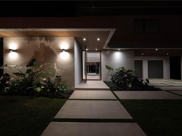 215 Shore Dr S, Miami FL 33133