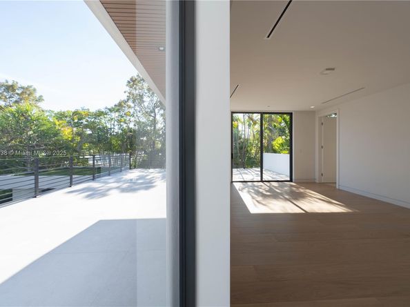 215 Shore Dr S, Miami FL 33133