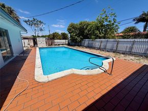 5373 W 10th Ct, Hialeah FL 33012
