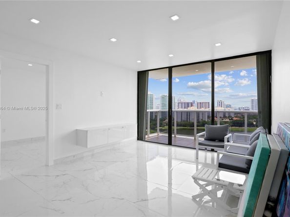 3675 N Country Club Dr 2008, Aventura FL 33180