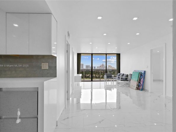 3675 N Country Club Dr 2008, Aventura FL 33180