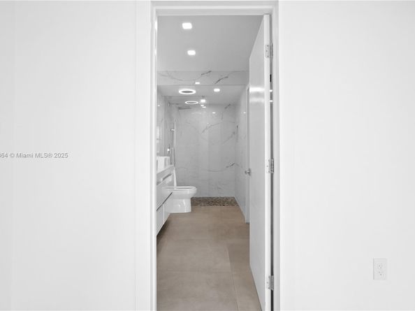 3675 N Country Club Dr 2008, Aventura FL 33180