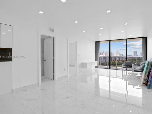 3675 N Country Club Dr 2008, Aventura FL 33180