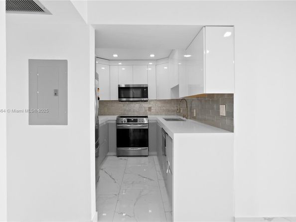 3675 N Country Club Dr 2008, Aventura FL 33180
